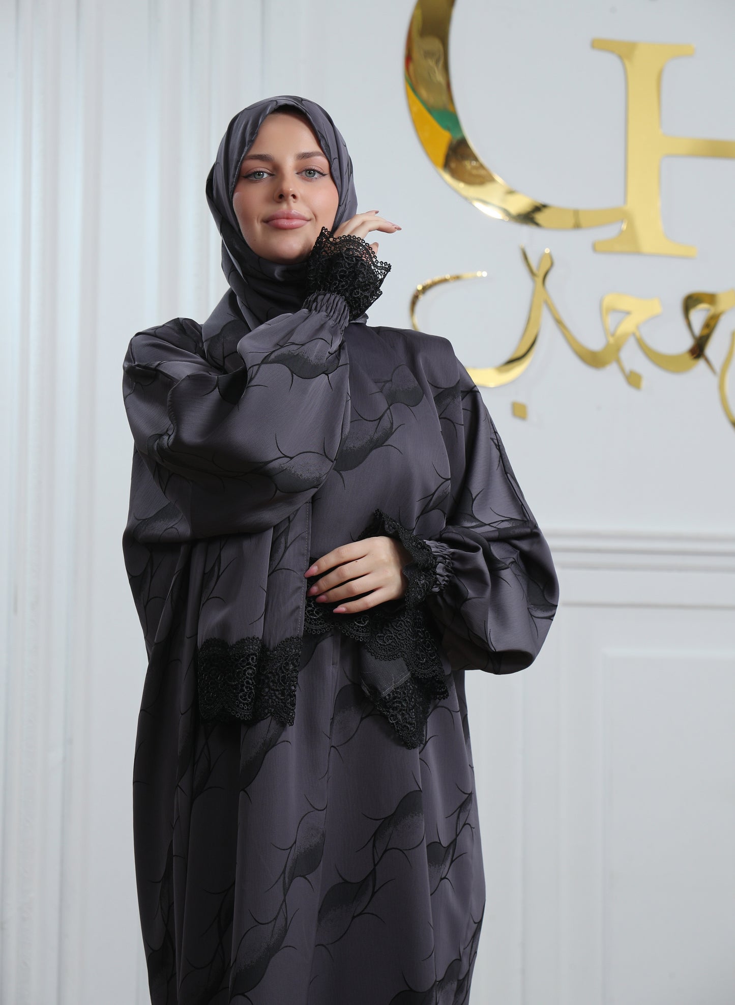 عباية صلاة ساتان فاخرة