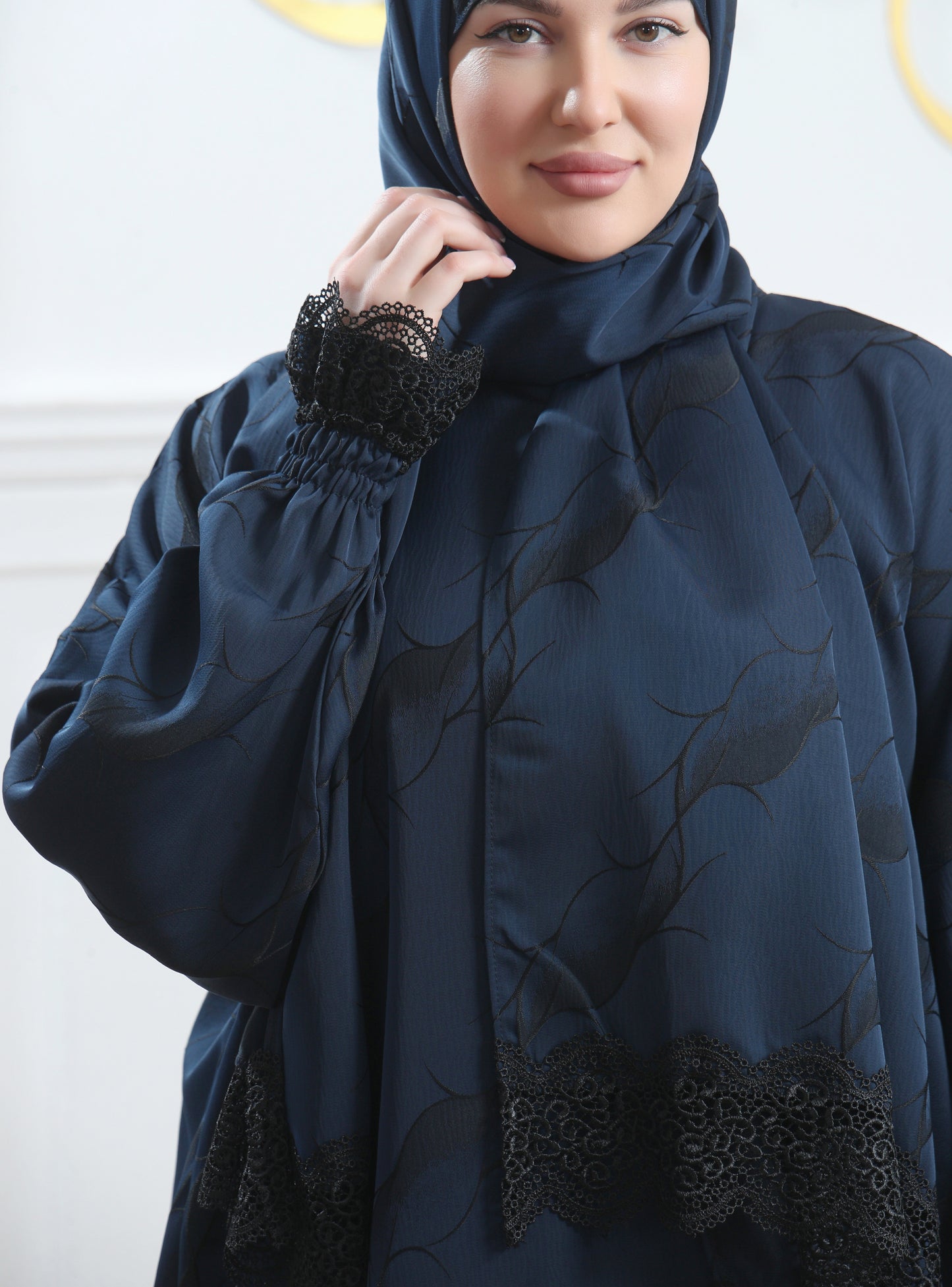 عباية صلاة ساتان فاخرة