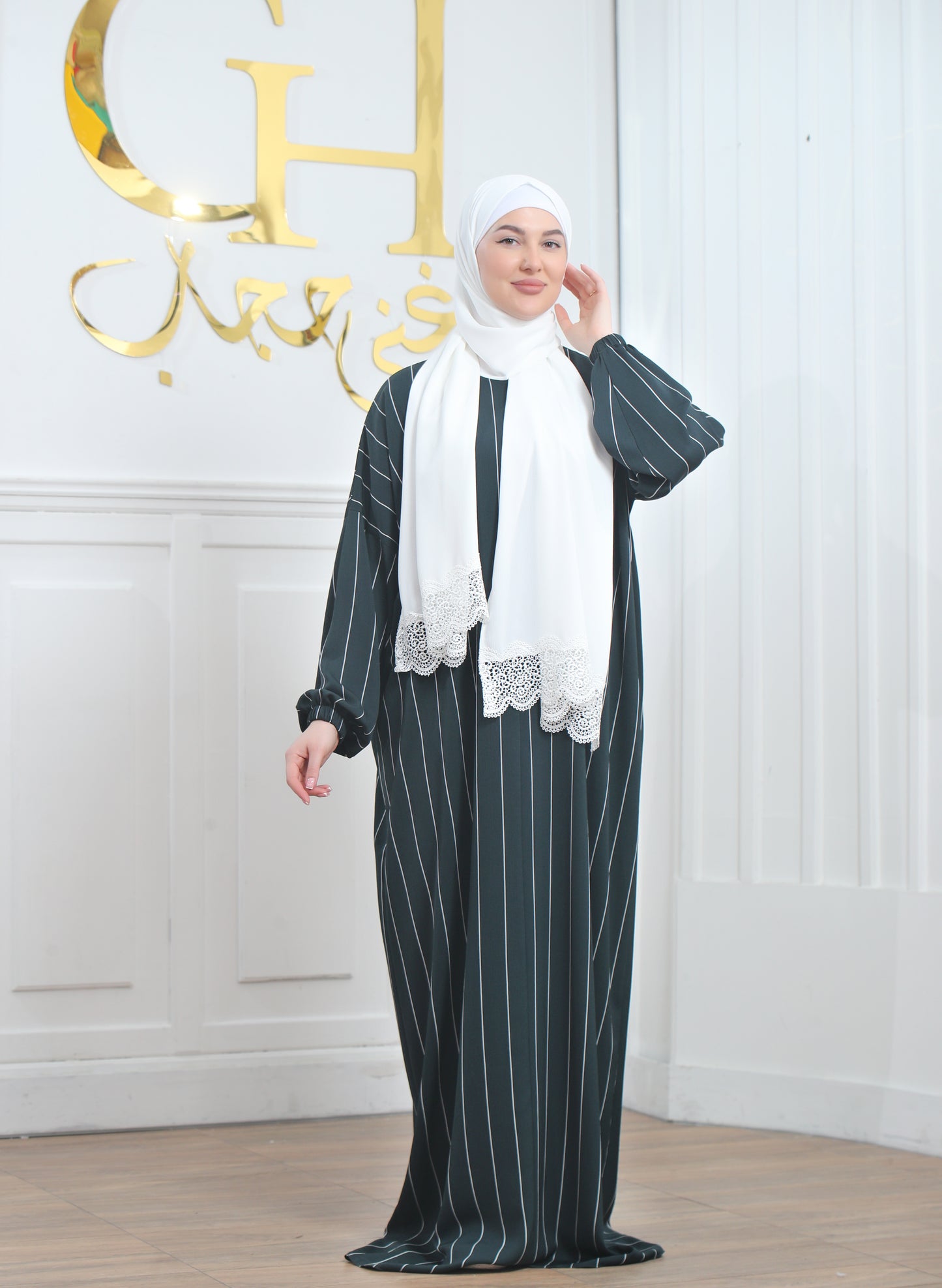 عباية صلاة كريب مخططة مع شال أبيض