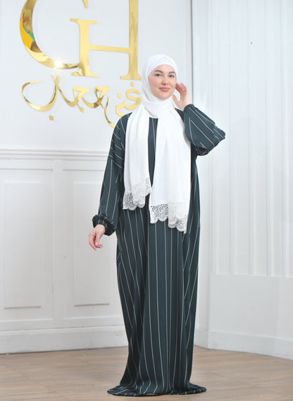 عباية صلاة كريب مخططة مع شال أبيض